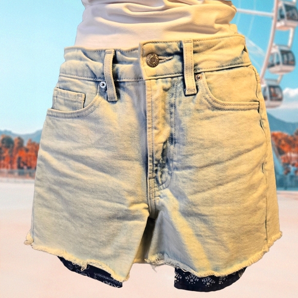 Old Navy Pants - High‎ Rise Denim Shorts - Size 4